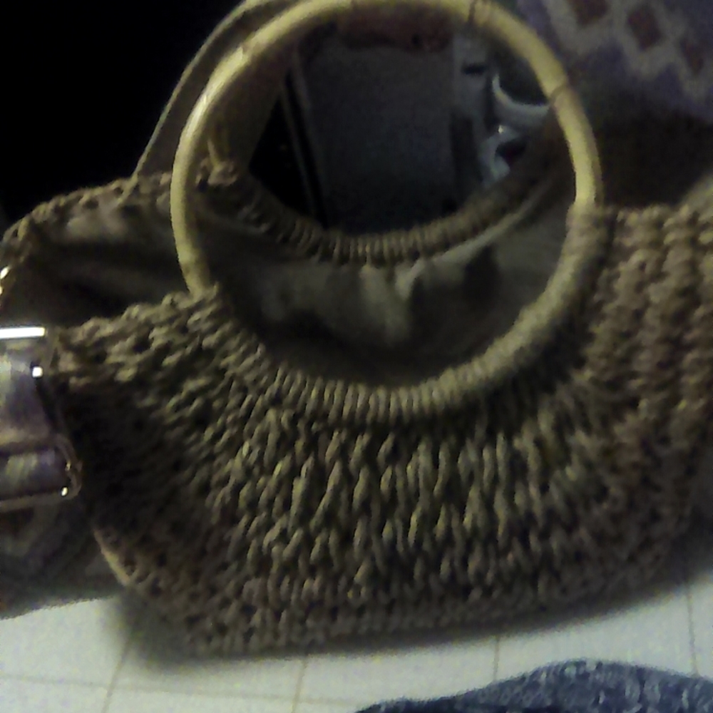 A beach bag with blue shoulder strap and beach hat